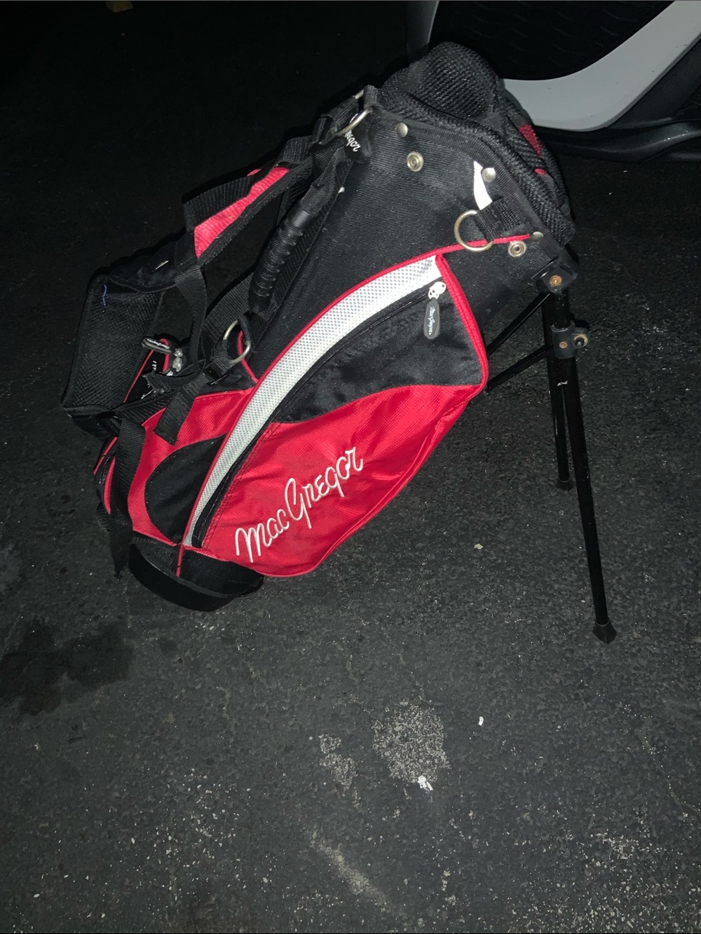 MacGregor JUNIOR GOLF BAG RED WHITE Black. Barely used condition. Fast ship.